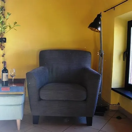 Σπίτι διακοπών Cozy Hillside Getaway, Spectacular View *