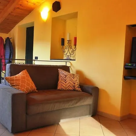 Σπίτι διακοπών Cozy Hillside Getaway, Spectacular View *