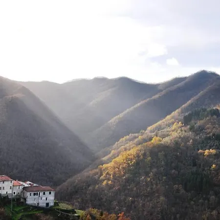 Cozy Hillside Getaway, Spectacular View Σπίτι διακοπών *