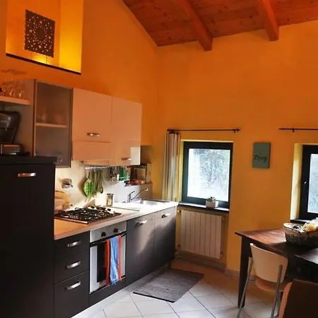 Cozy Hillside Getaway, Spectacular View *