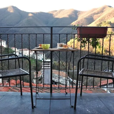 Cozy Hillside Getaway, Spectacular View *